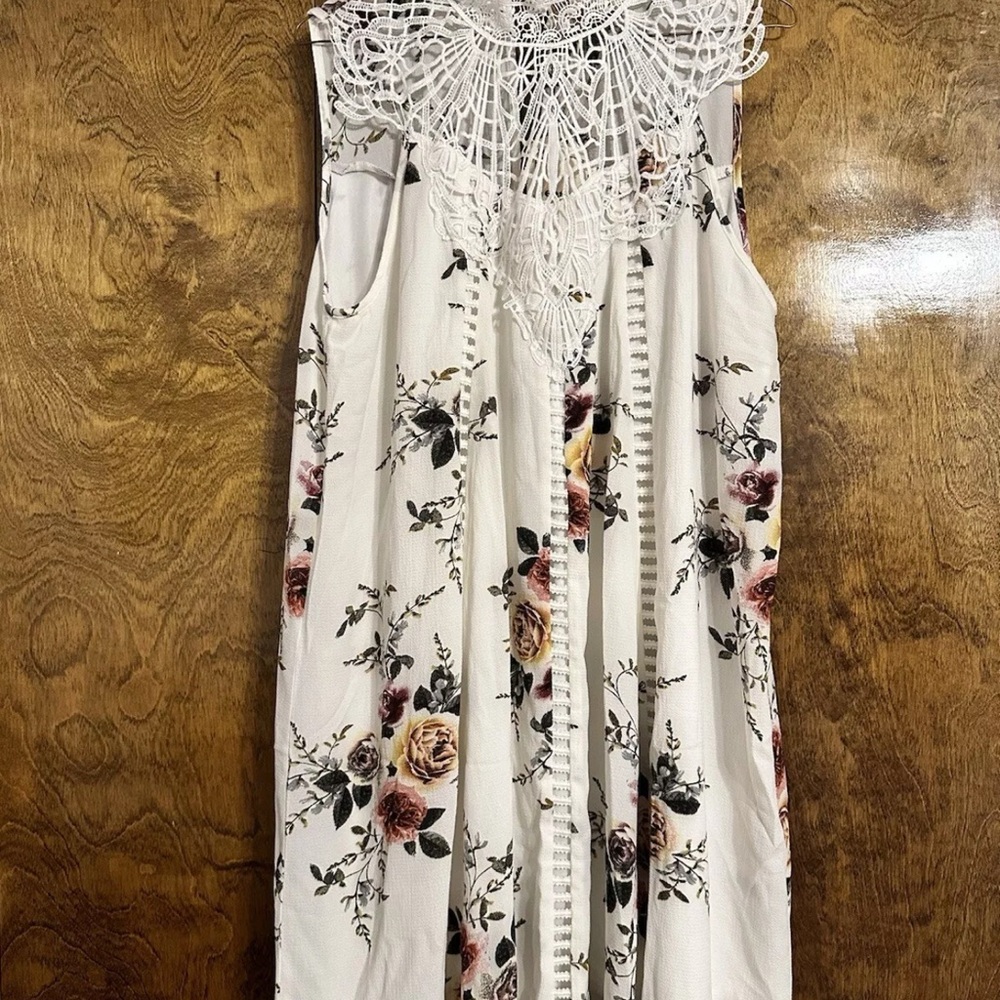 Entro White and Black Sleeveless Maxi Sundress